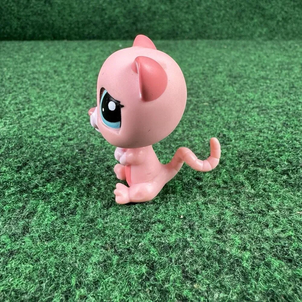 POSSUM #1625 - Authentic Littlest Pet Shop - Hasbro LPS Pink Blue Eyes